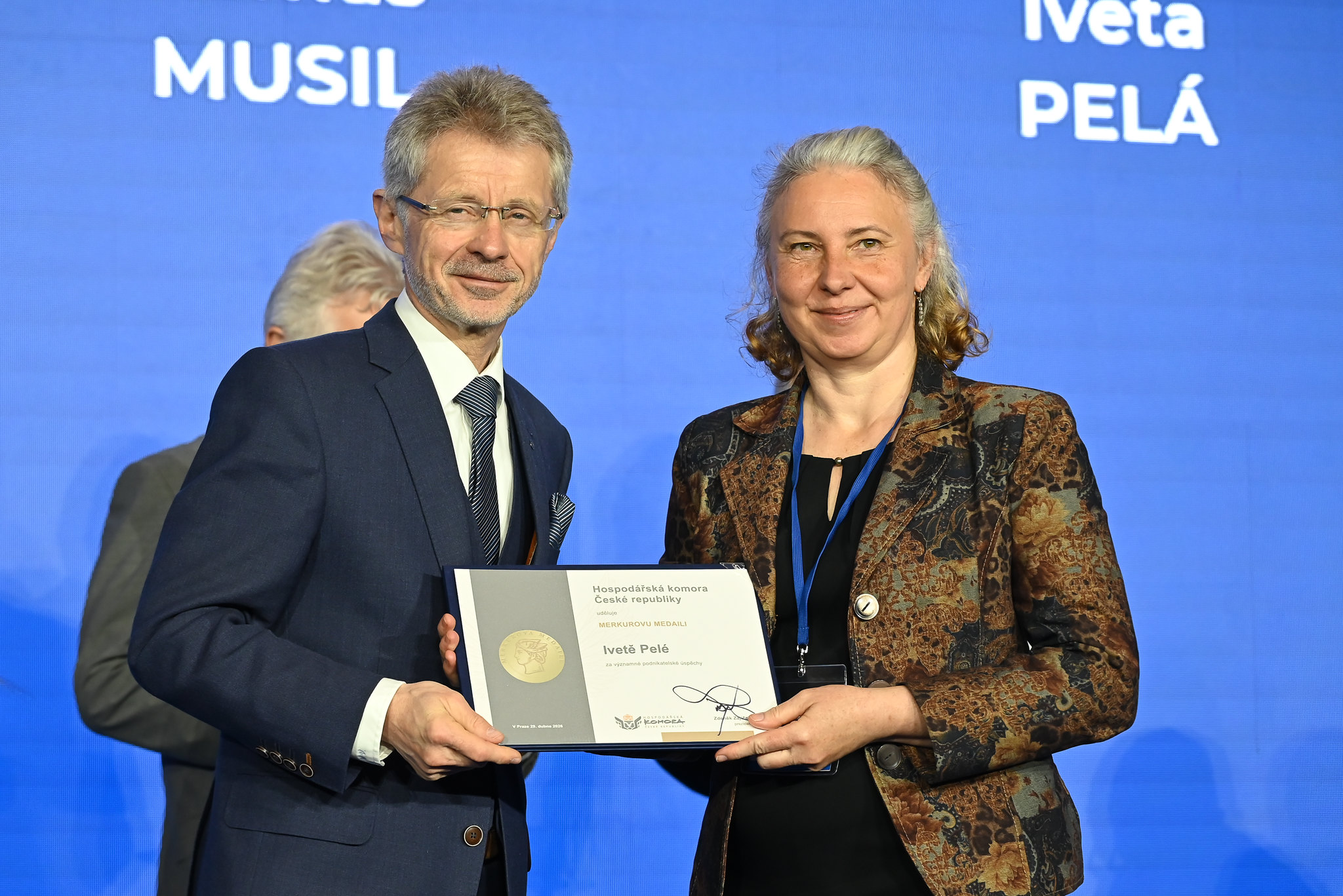 Iveta Pelá při převzetí Merkurovy medaile